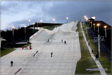 Ski Sur Terril Et Sa Base Nautique